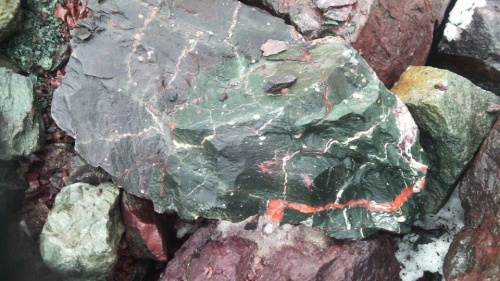 Гигантские зелёные валуны для ландшафтного дизайна весом более 5 тонн купить в Дедовске