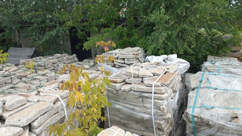 Плитняк галтованный гранитный для ландшафтного дизайна купить в Дедовске