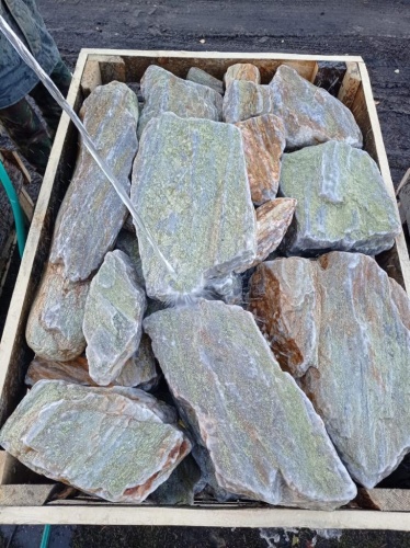 Златолит жёлтый, жёлто-зелёный глыбки и валуны для ланшафтного дизайна купить в Дедовске