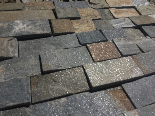 Плитка пилёная златолит Уральский для цоколя, отмостки купить в Дедовске