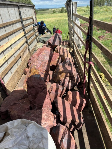 Ландшафтные глыбы красно-фиолетовые 200-1000 килограмм купить в Дедовске