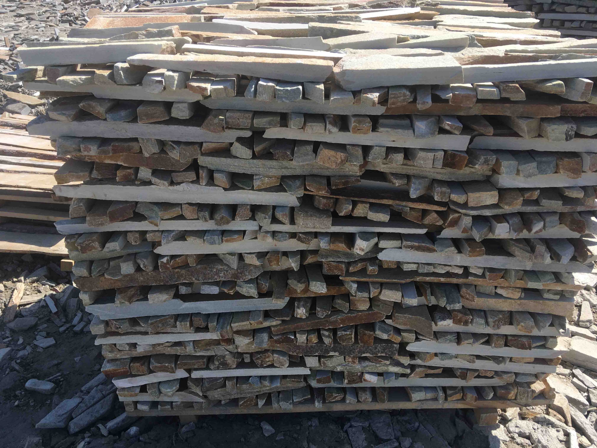 Горбушка златолит золотистый для облицовки купить в Дедовске