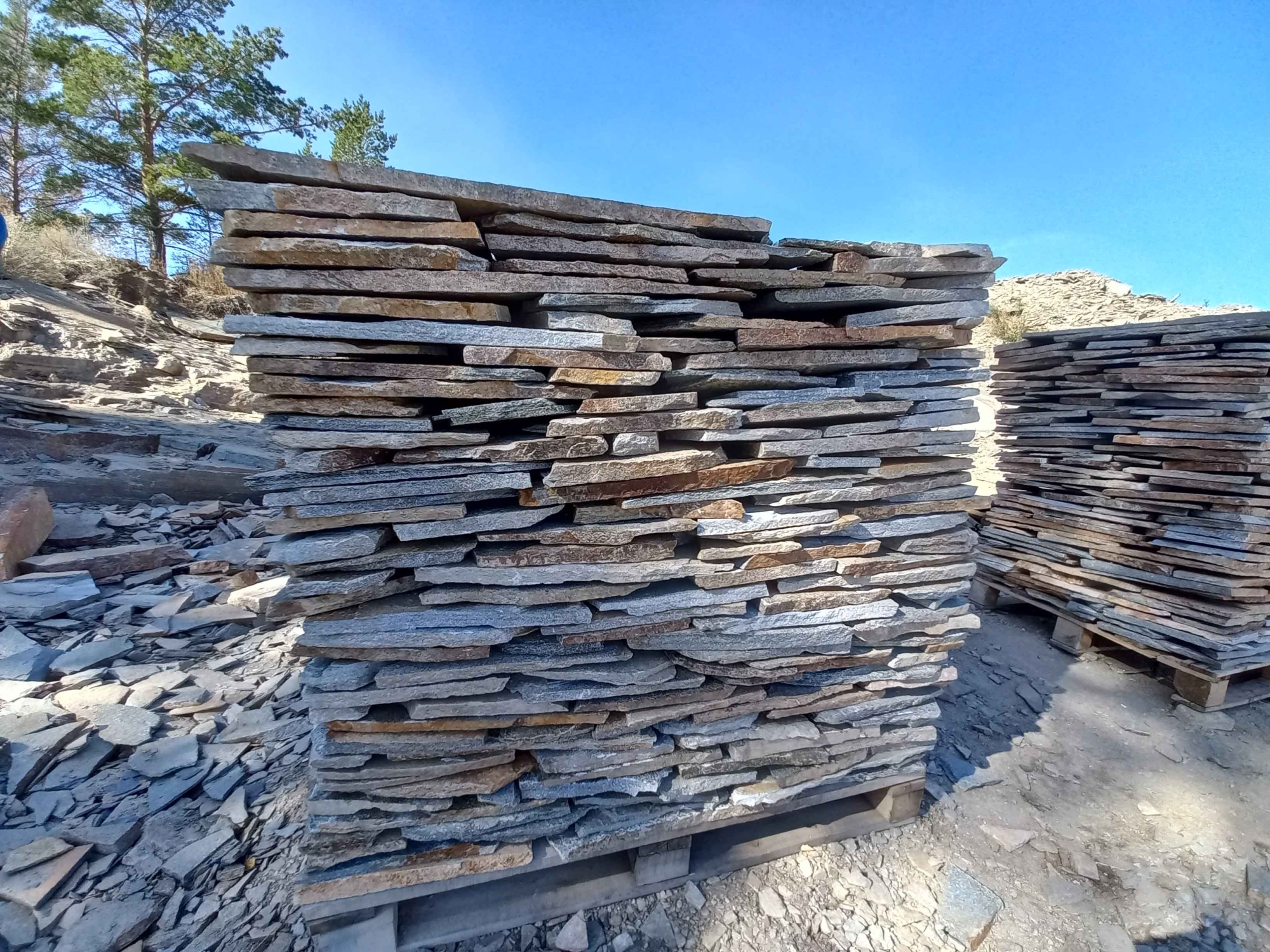 Плитняк златолит серебристый для фасада купить в Дедовске