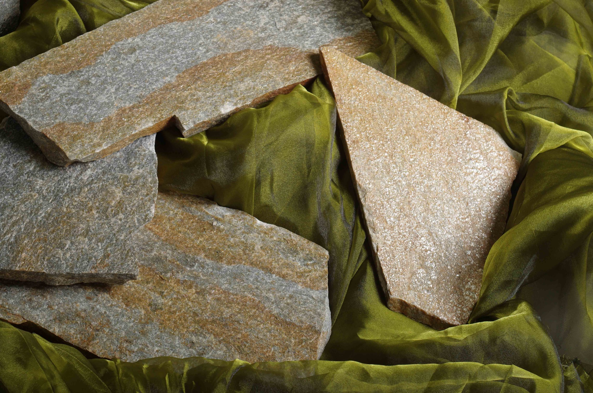 Плитняк златолит Уральский  для фасада купить в Дедовске