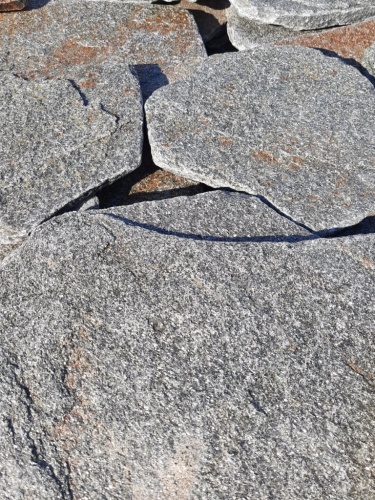 Златолит серебристый галтованный для лестниц купить в Дедовске