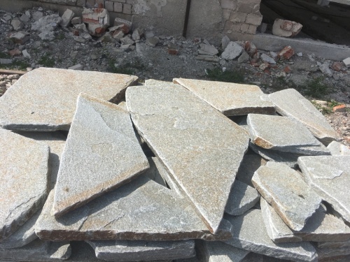 Златолит серебристый галтованный для лестниц купить в Дедовске